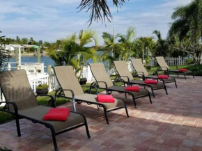 IRB SURF HOUSE Waterfront Oasis+ Sunshine +Fun Kayaks